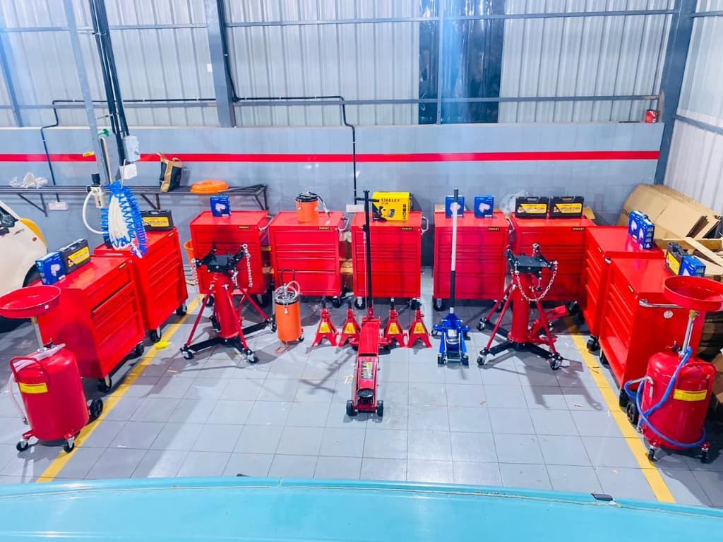 Hexamech Linich Tools Premium Red Tool Cabinets and Workshop Equipment